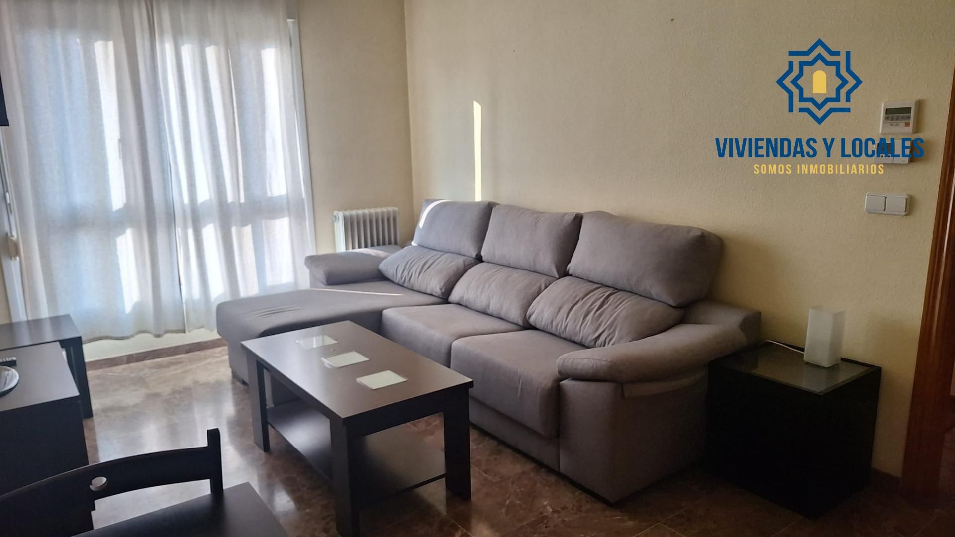 Living room of Flat to rent in  Granada Capital  with Air Conditioner, Heating and Furnished