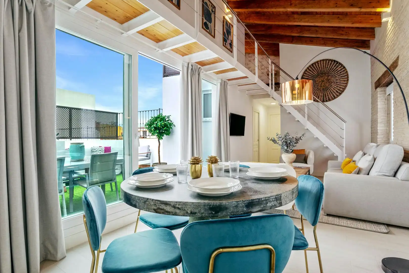Dining room of Flat for rent in Sevilla  with Air Conditioner, Heating and Washing machine