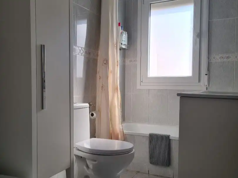 Baño de Piso en venta en Maracena con Aire acondicionado y Balcón