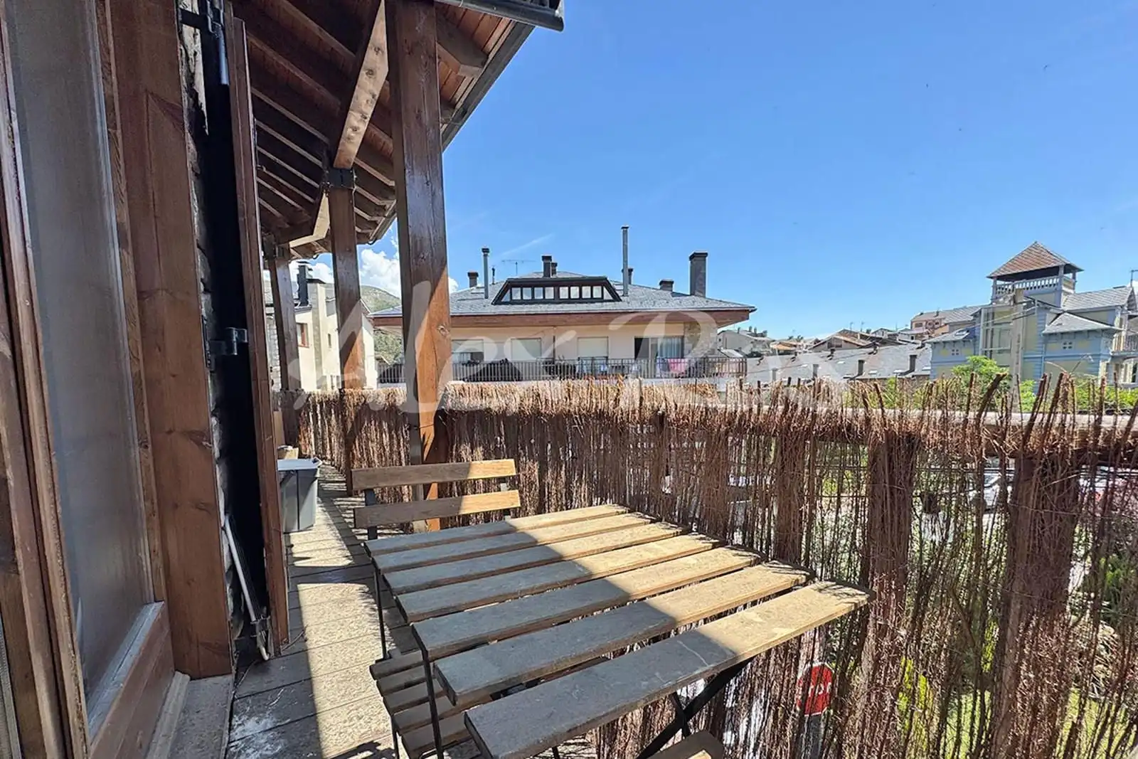 Terrasse von Wohnungen zum Verkauf in Bellver de Cerdanya mit Terrasse, Abstellraum und Möbliert