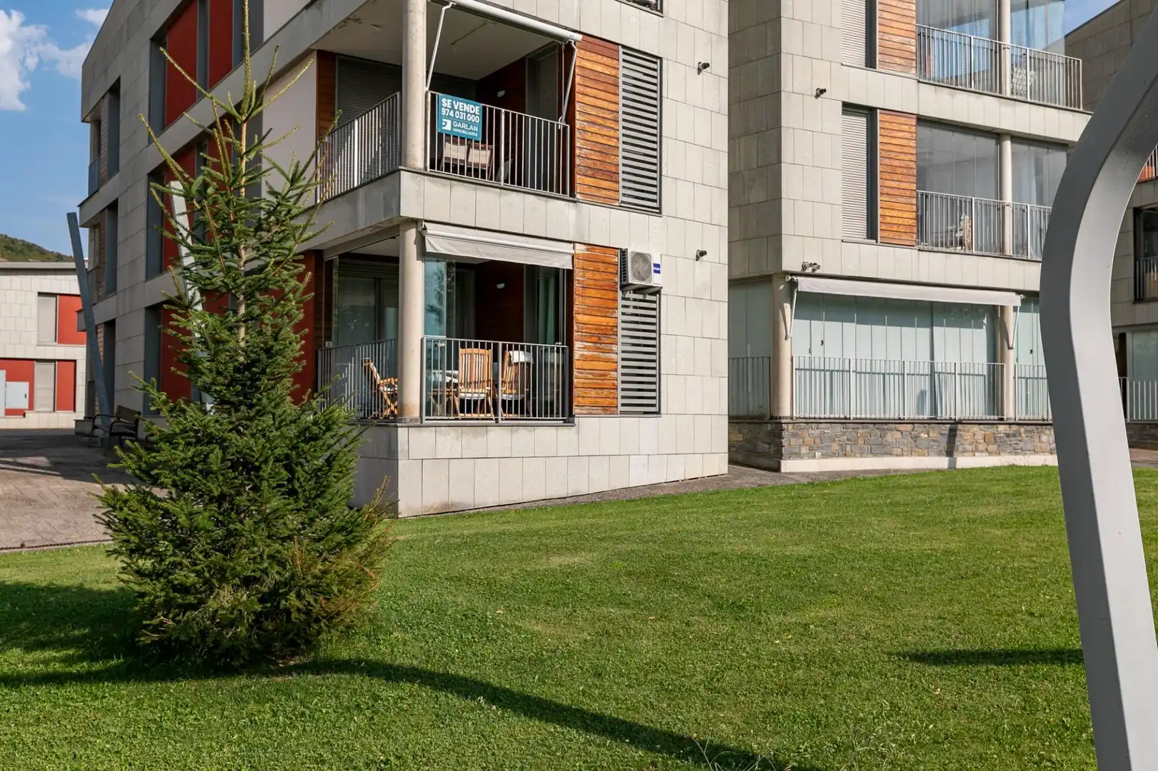 Vista exterior de Pis en venda en Sabiñánigo amb Calefacció, Terrassa i Traster