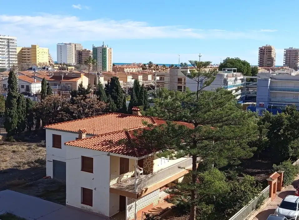Vista exterior de Dúplex en venda en Oropesa del Mar / Orpesa amb Aire condicionat, Terrassa i Balcó