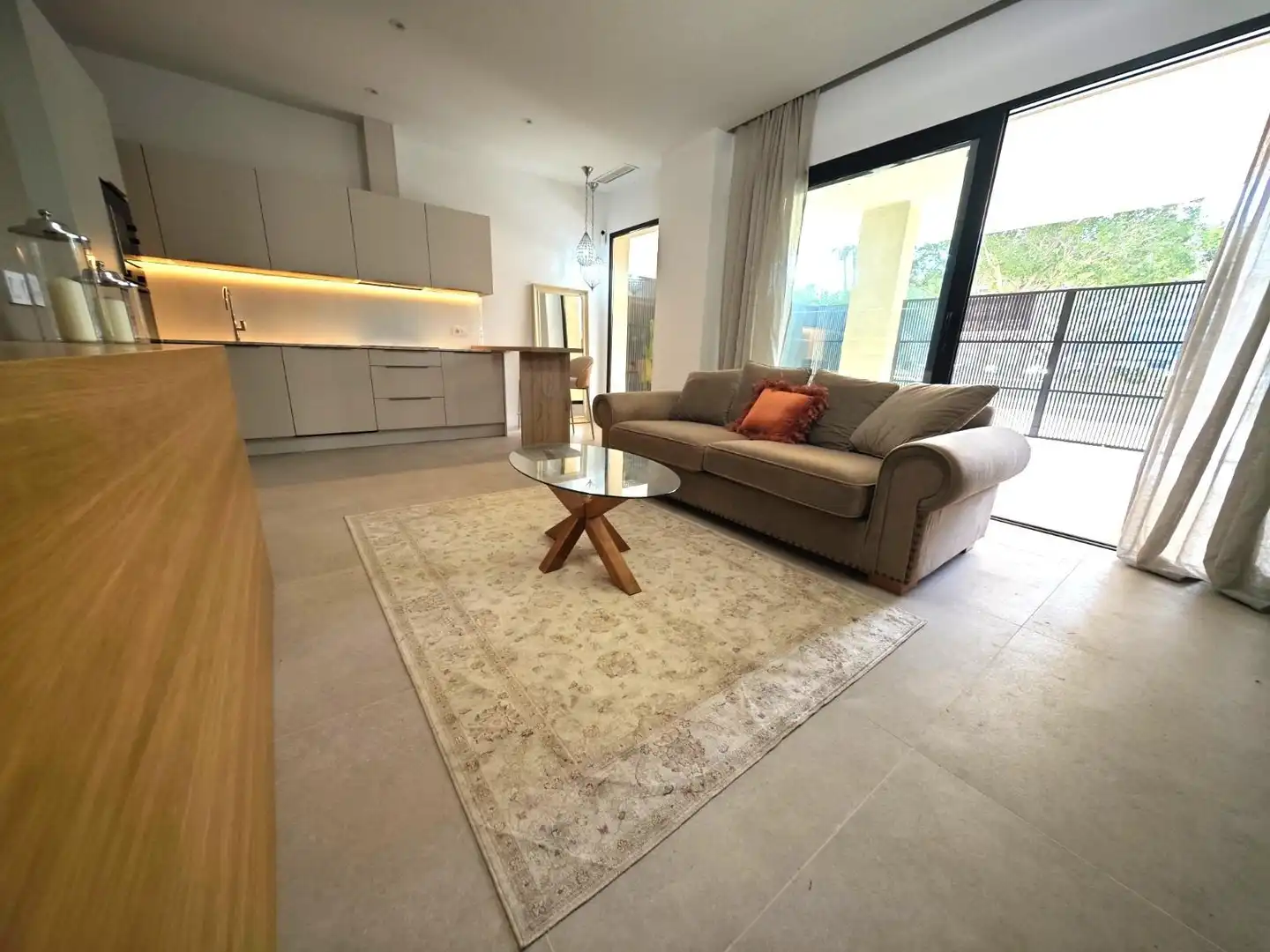 Wohnzimmer von Erdgeschoss zum Verkauf in Fuengirola mit Klimaanlage, Heizung und Terrasse