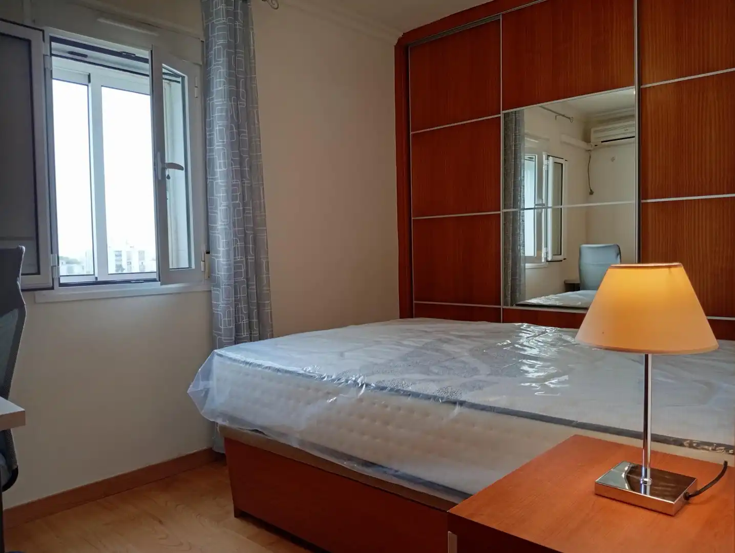 Schlafzimmer von Wohnung zur Miete in Sevilla mit Klimaanlage, Terrasse und Möbliert