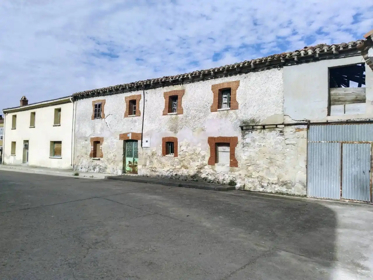 Vista exterior de Finca rústica en venda en Alfoz de Quintanadueñas amb Jardí privat i Moblat
