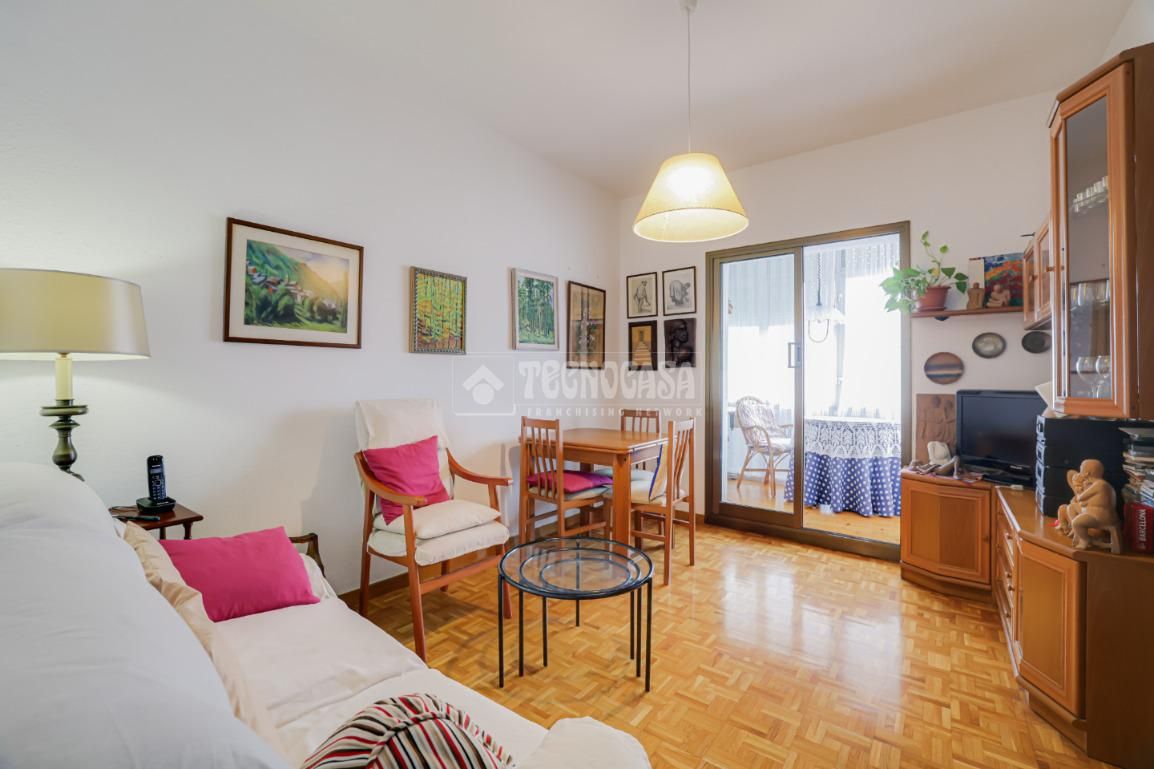 Sala d'estar de Pis en venda en  Barcelona Capital amb Calefacció, Parquet i Balcó