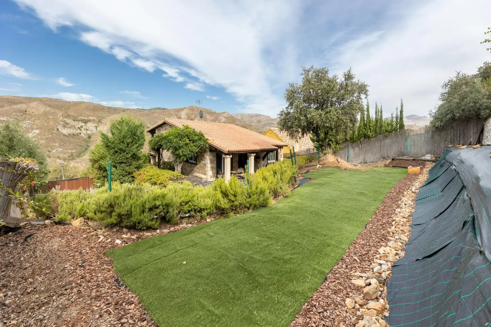Vista exterior de Casa o xalet en venda en Dúdar amb Aire condicionat, Jardí privat i Terrassa