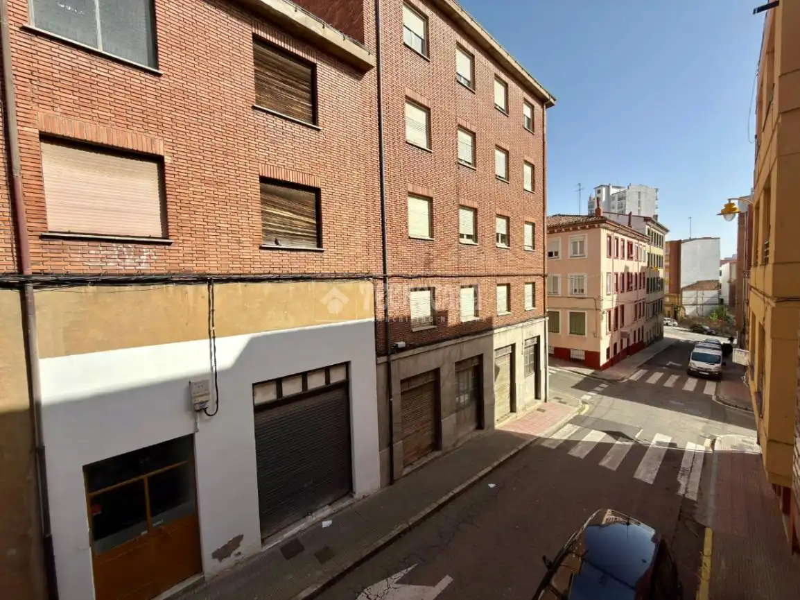 Exterior view of Flat for sale in León Capital   with Heating and Parquet flooring