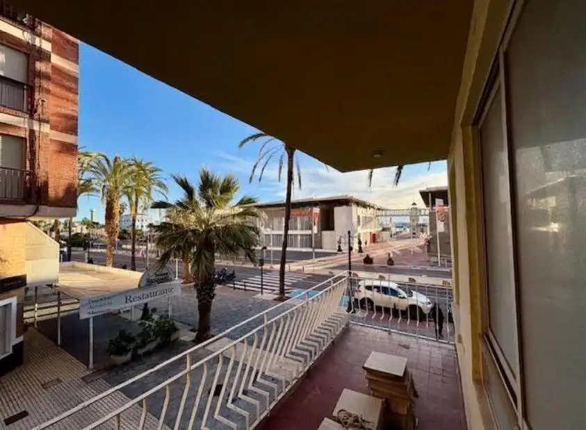 Vista exterior de Piso en venta en Castellón de la Plana / Castelló de la Plana con Terraza