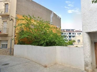 Terreno residencial en venta en calle Muralla