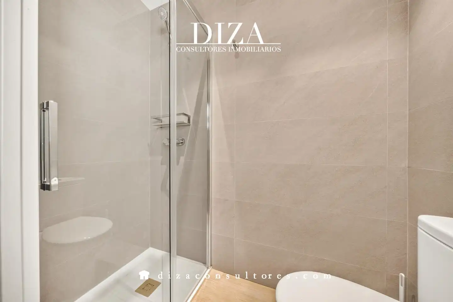 Bathroom of Ground floor for rent in Madrid  with Air Conditioner and Furnished