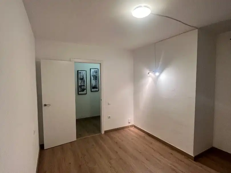 Office space with lift to rent in Carrer de Xavier Gambús 1, imagen 3