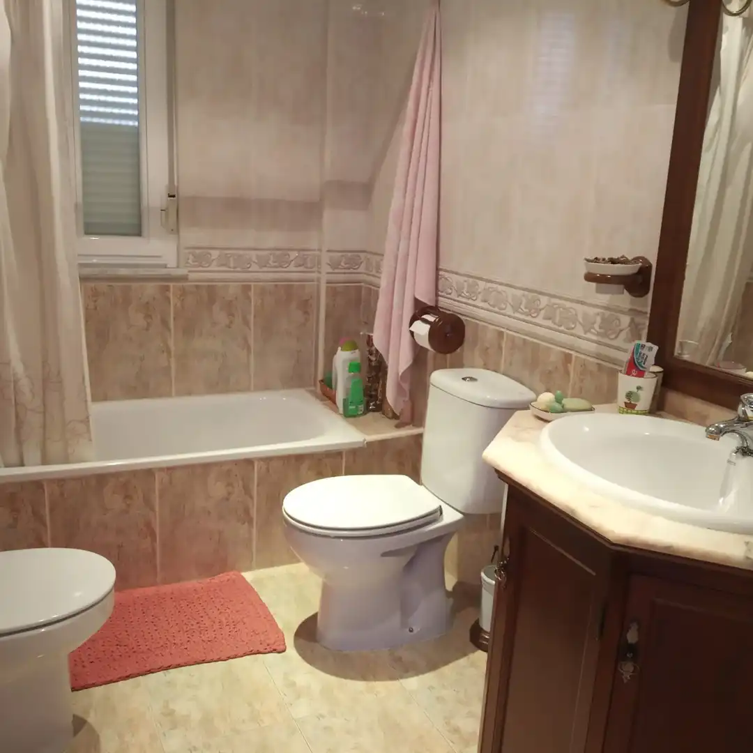 Baño de Casa o chalet en venta en Buenavista con Calefacción, Jardín privado y Parquet