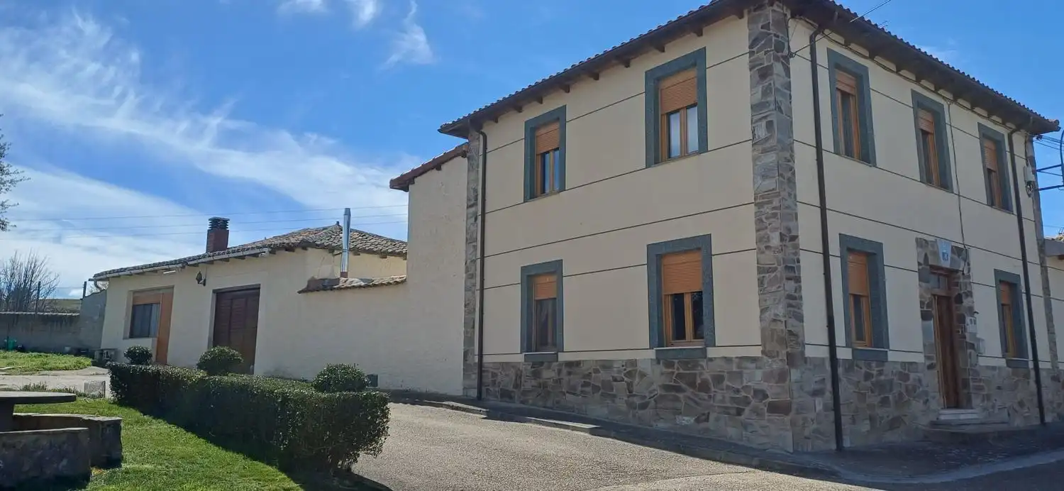 Vista exterior de Casa o xalet en venda en Valderrey amb Calefacció, Terrassa i Traster