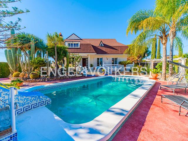 Casa-chalet en Venta en Calle Río Guadalquivir en Sol y Luz