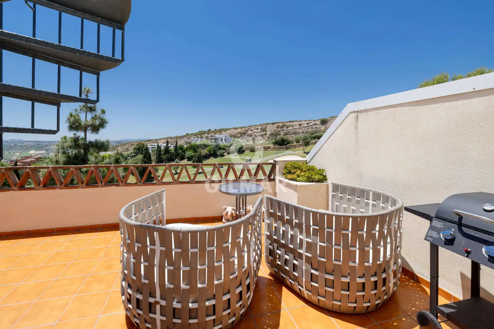 Terraza de Piso en venta en Casares con Jardín privado, Trastero y Piscina