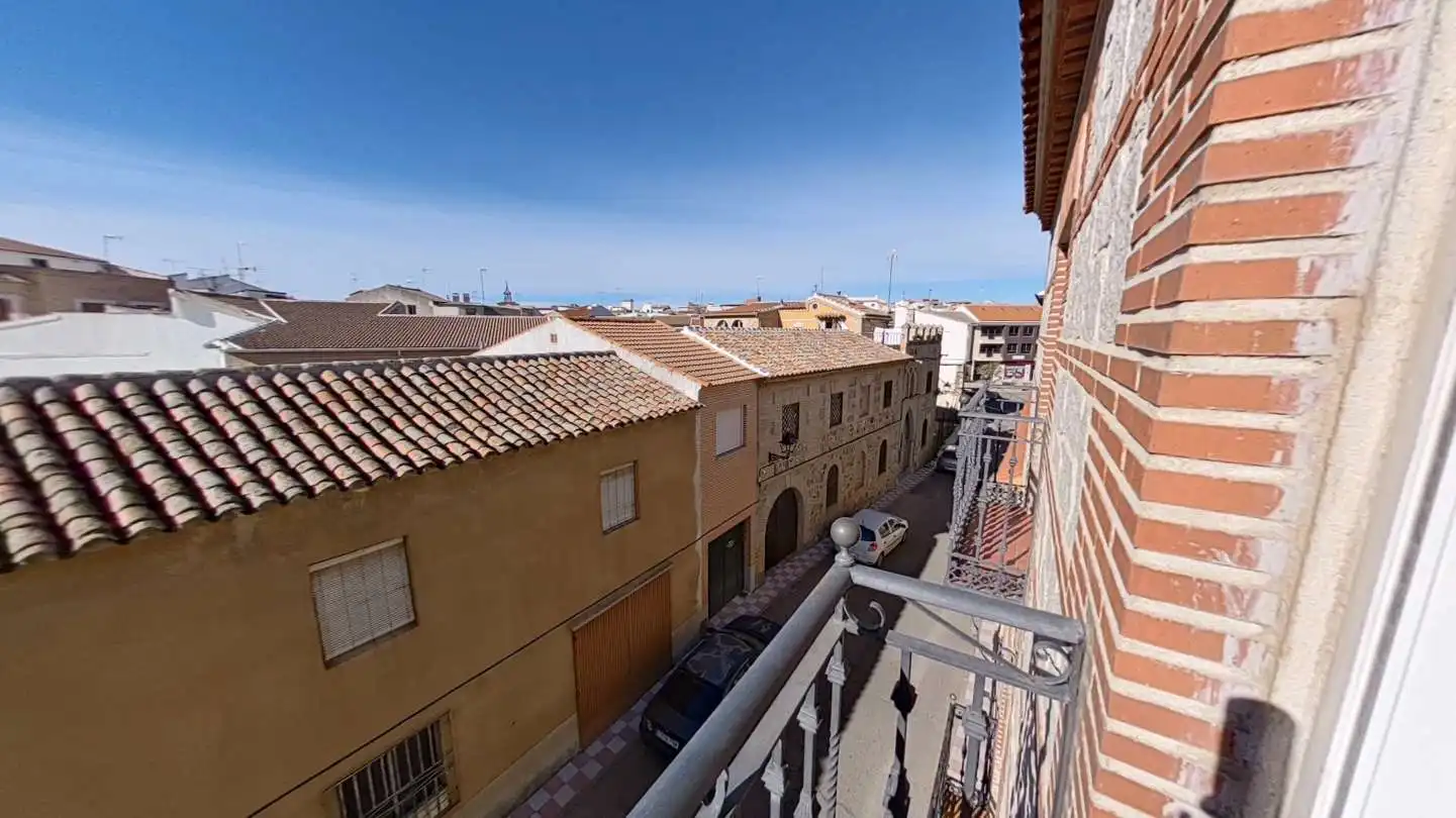 Vista exterior de Piso en venta en Navahermosa con Calefacción, Terraza y Amueblado