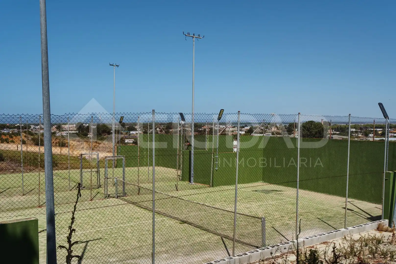 Parking de Casa adosada en venta en Sanlúcar de Barrameda con Jardín privado, Terraza y Piscina comunitaria