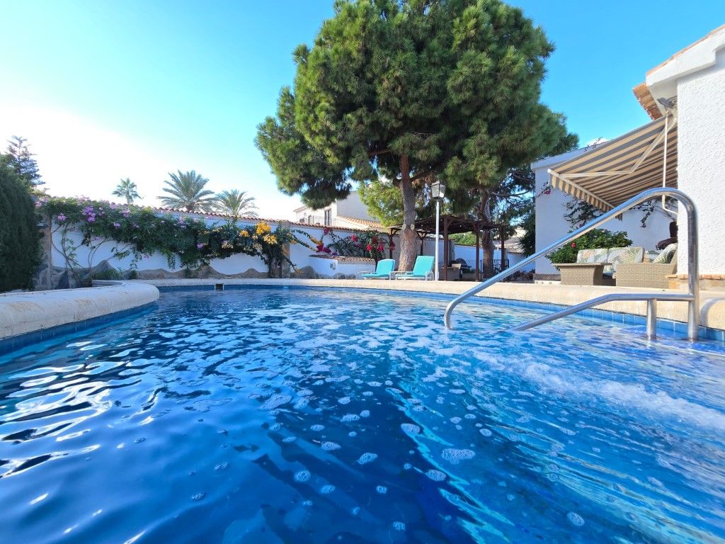 Swimming pool of House or chalet for sale in Orihuela  with Air Conditioner, Private garden and Terrace