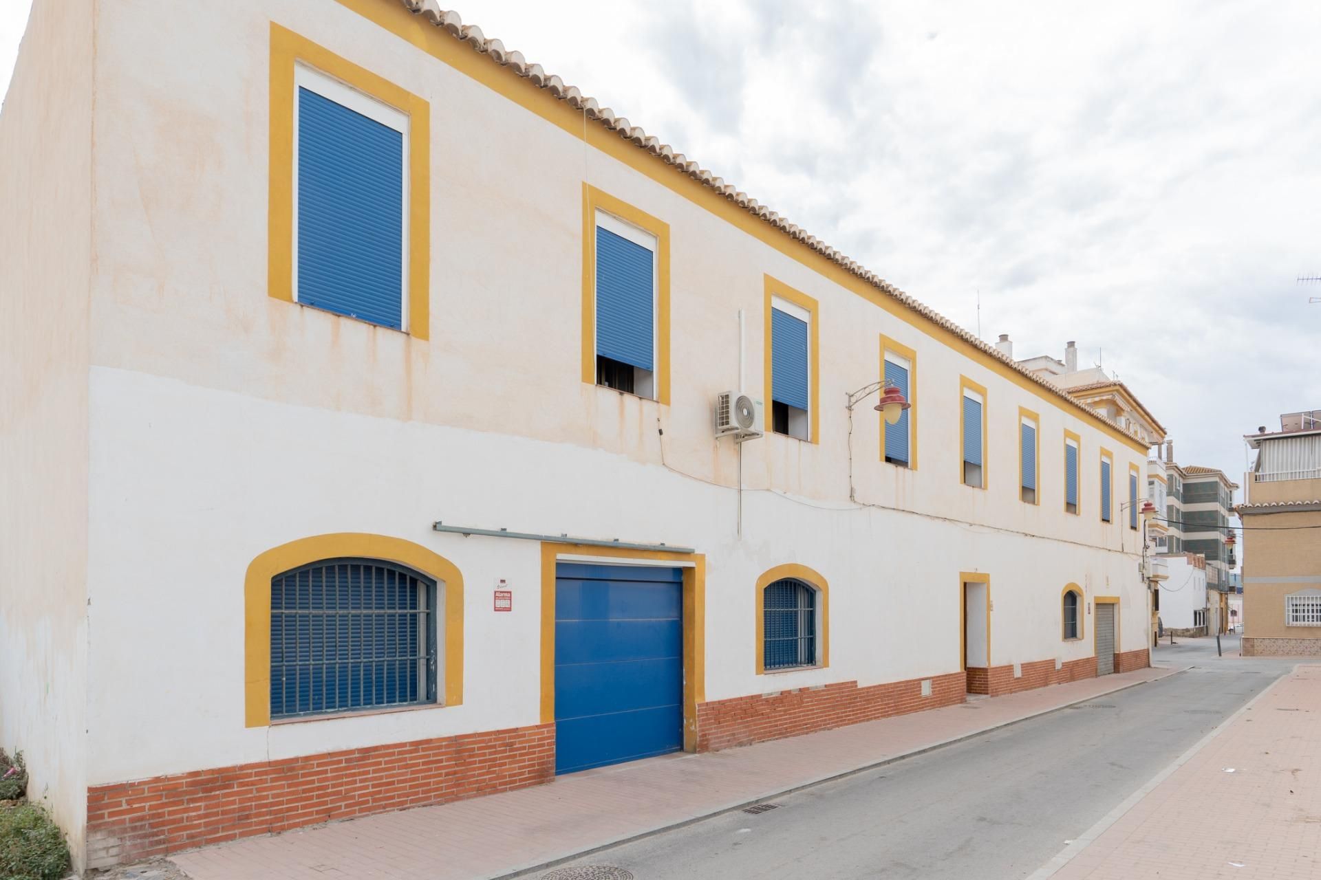 Vista exterior de Edifici en venda en Motril
