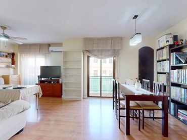 Appartamento con balcone in vendita a Calle PINEDA 3
