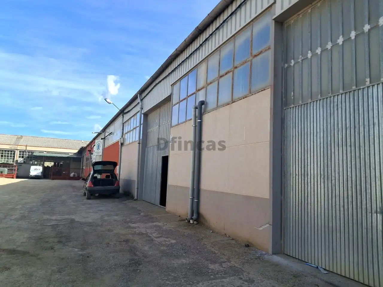 Vista exterior de Nave industrial de alquiler en  Teruel Capital