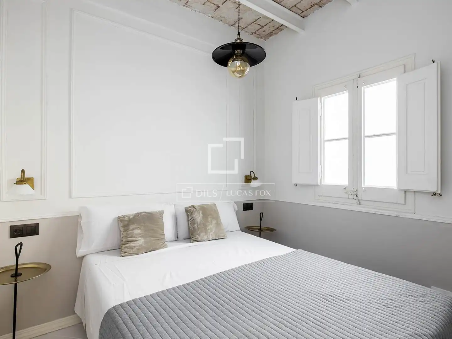 Schlafzimmer von Dachboden zum Verkauf in Barcelona mit Klimaanlage, Heizung und Parkett