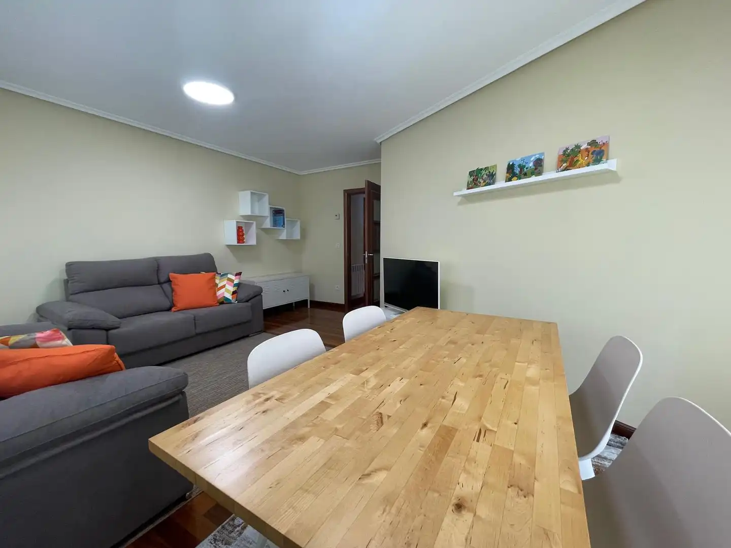 Sala d'estar de Pis de lloguer en Ferrol amb Calefacció i Moblat