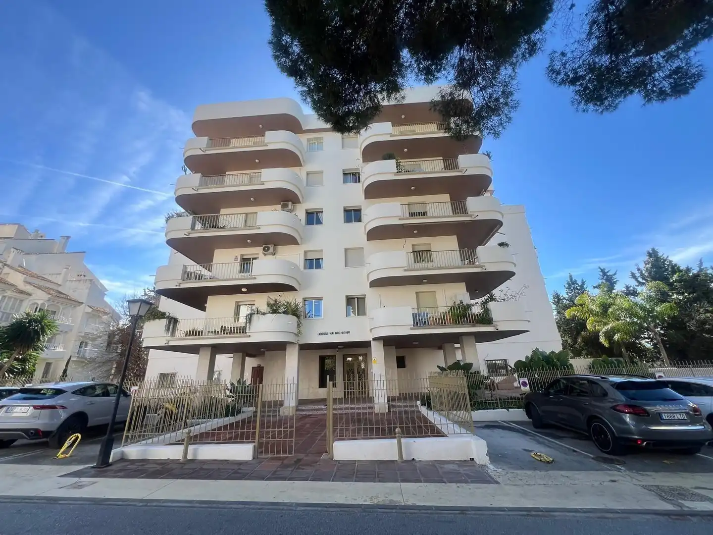 Exterior view of Flat for rent in Nueva Andalucía