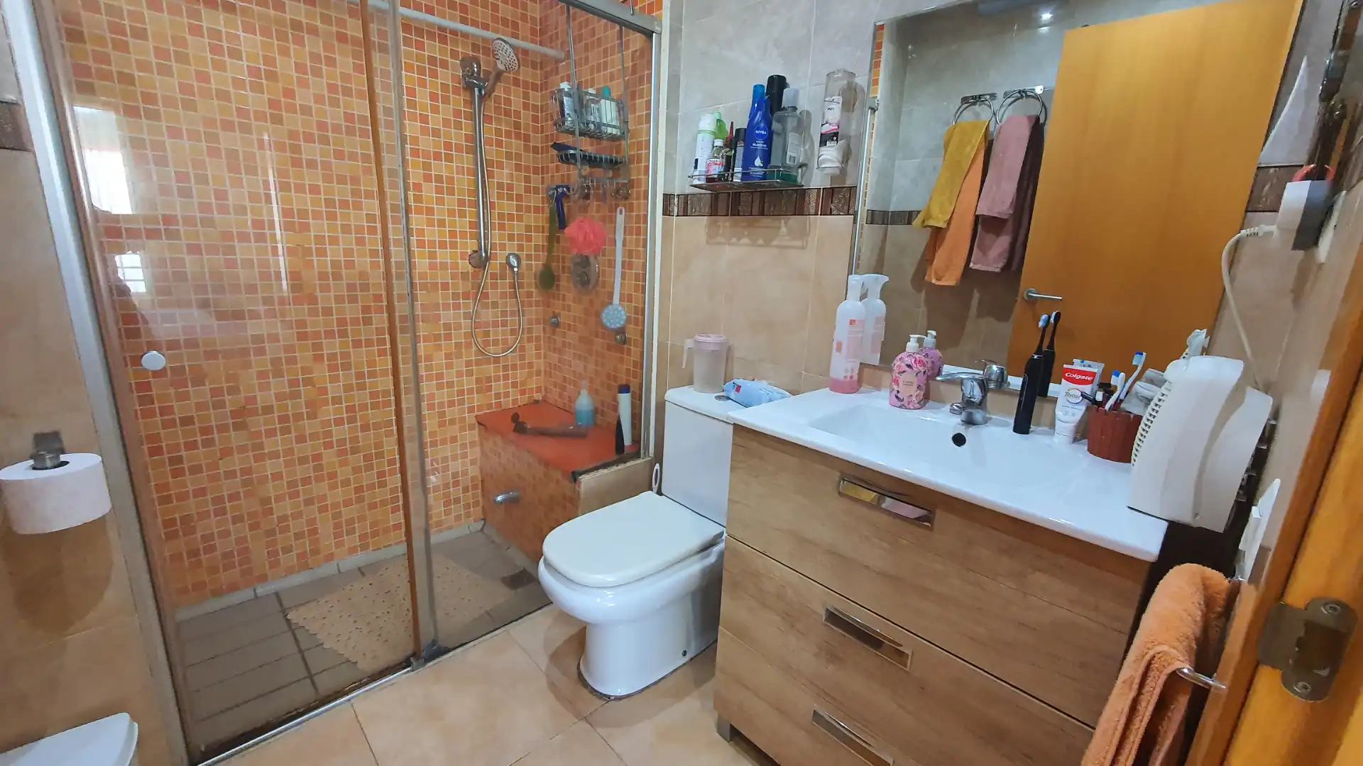 Badezimmer von Wohnung zum Verkauf in Sant Celoni mit Klimaanlage, Heizung und Privatgarten