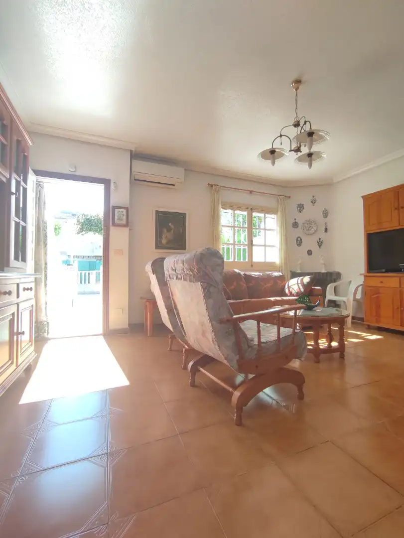Sala de estar de Casa adosada en venta en San Pedro del Pinatar con Aire acondicionado, Calefacción y Jardín privado