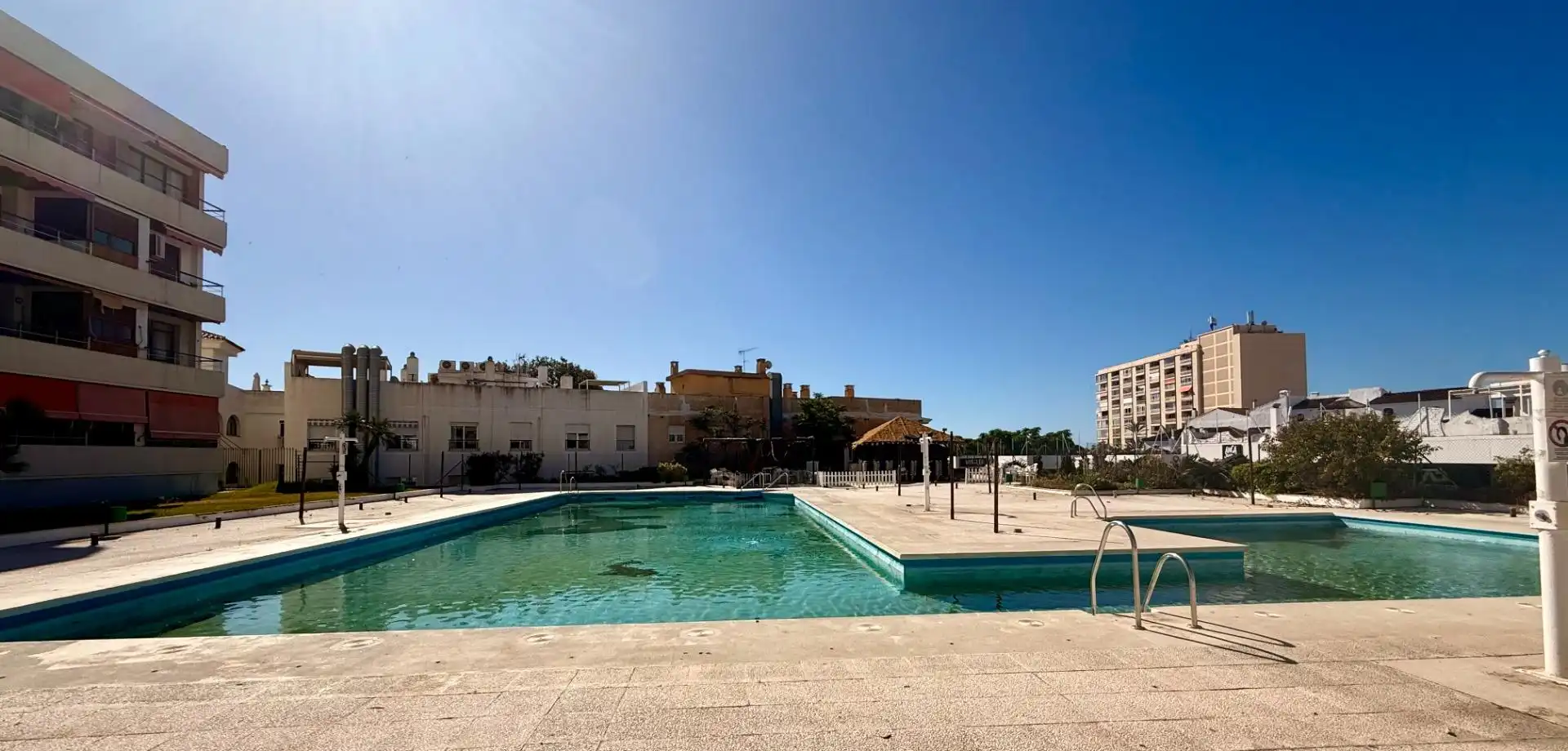 Swimming pool of Flat for sale in Torremolinos  with Air Conditioner, Heating and Private garden
