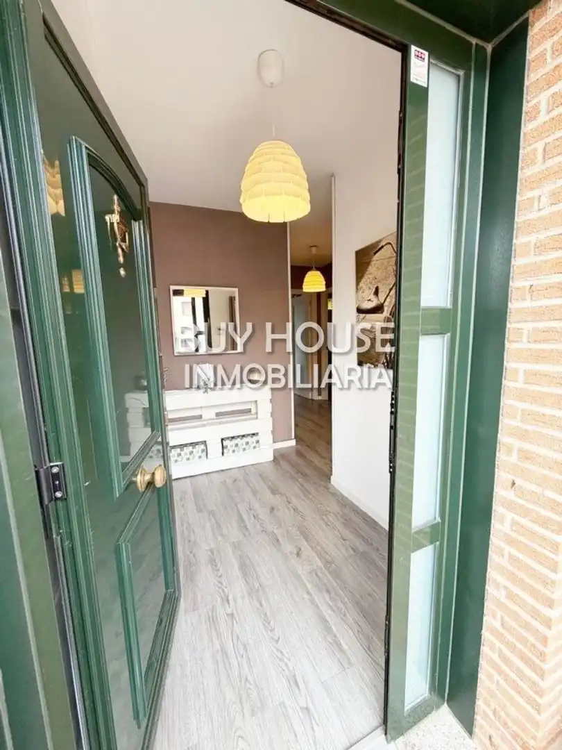 Chalet con piscina en venta en Calle Madeira 17, imagen 9