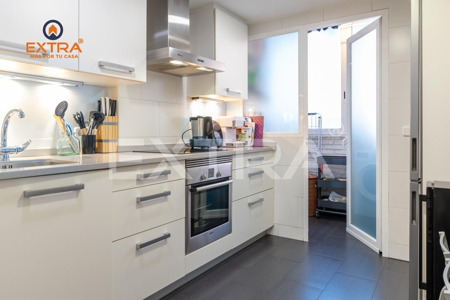 Kitchen of Flat for sale in  Madrid Capital  with Air Conditioner, Heating and Private garden