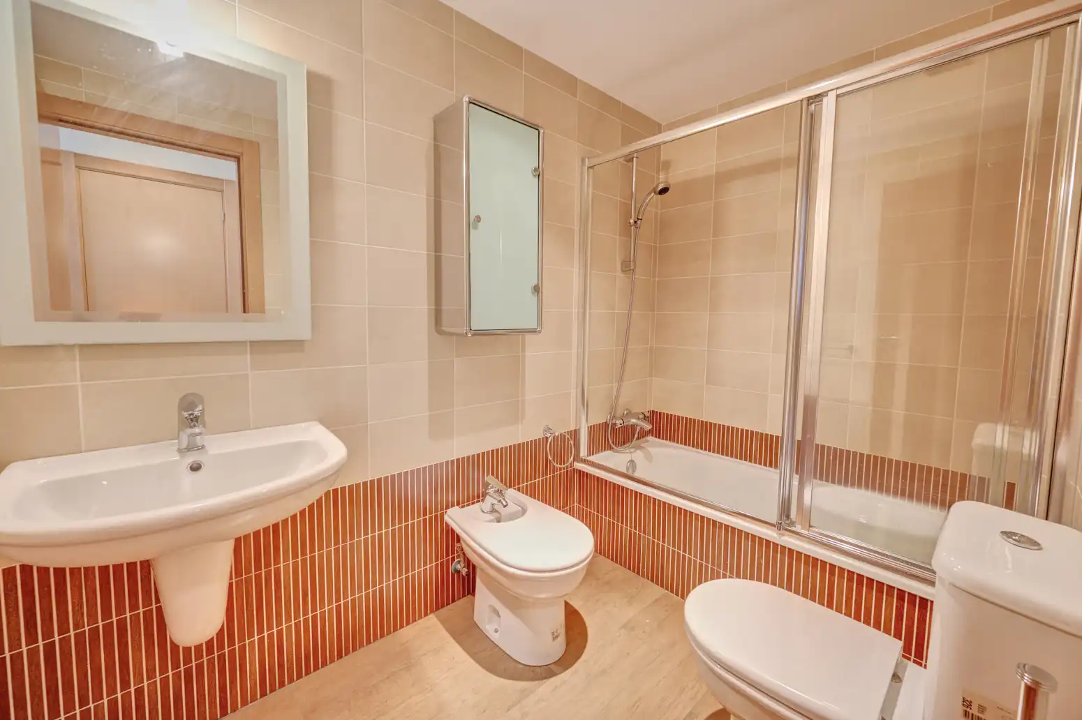 Bathroom of Flat for sale in  Pamplona / Iruña  with Heating, Private garden and Parquet flooring