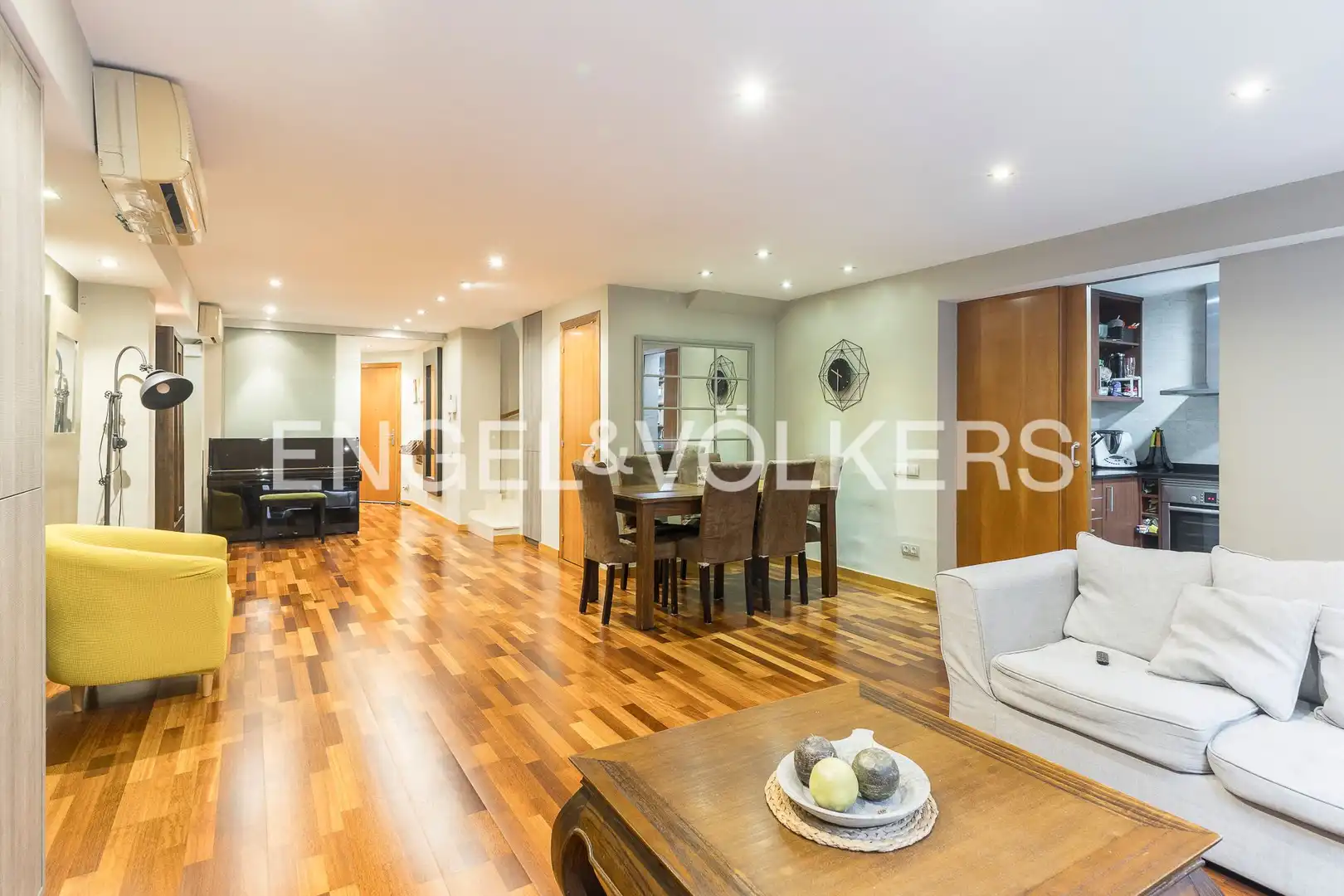 Exterior view of Duplexes for sale in Barcelona  with Heating, Parquet flooring and Furnished