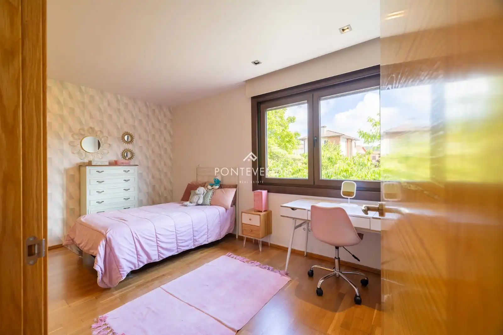Habitación de Casa o chalet en venta en Vigo  con Calefacción, Terraza y Trastero