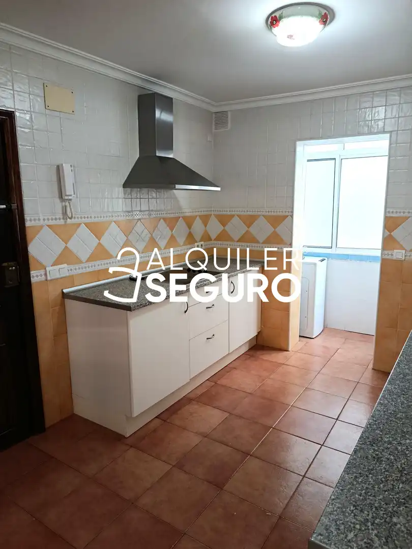 Küche von Wohnung zur Miete in Utrera mit Klimaanlage, Terrasse und Möbliert