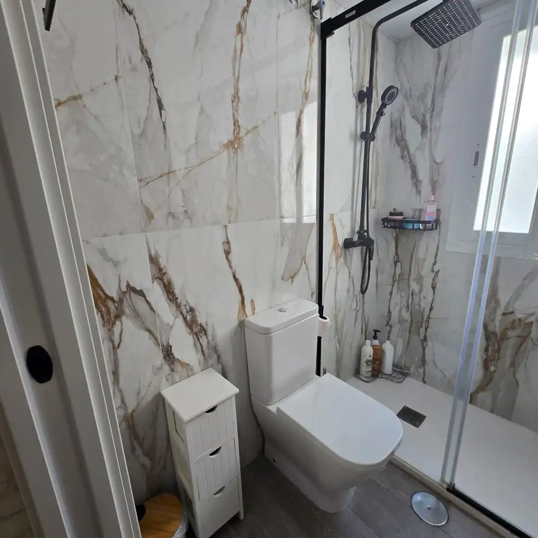 Badezimmer von Wohnung zur Miete in Córdoba mit Klimaanlage, Terrasse und Möbliert