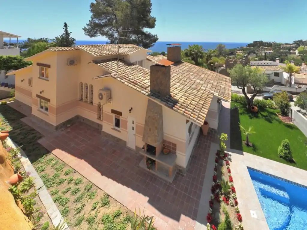 Detached house with terrace for sale in Cala Sant Francesc