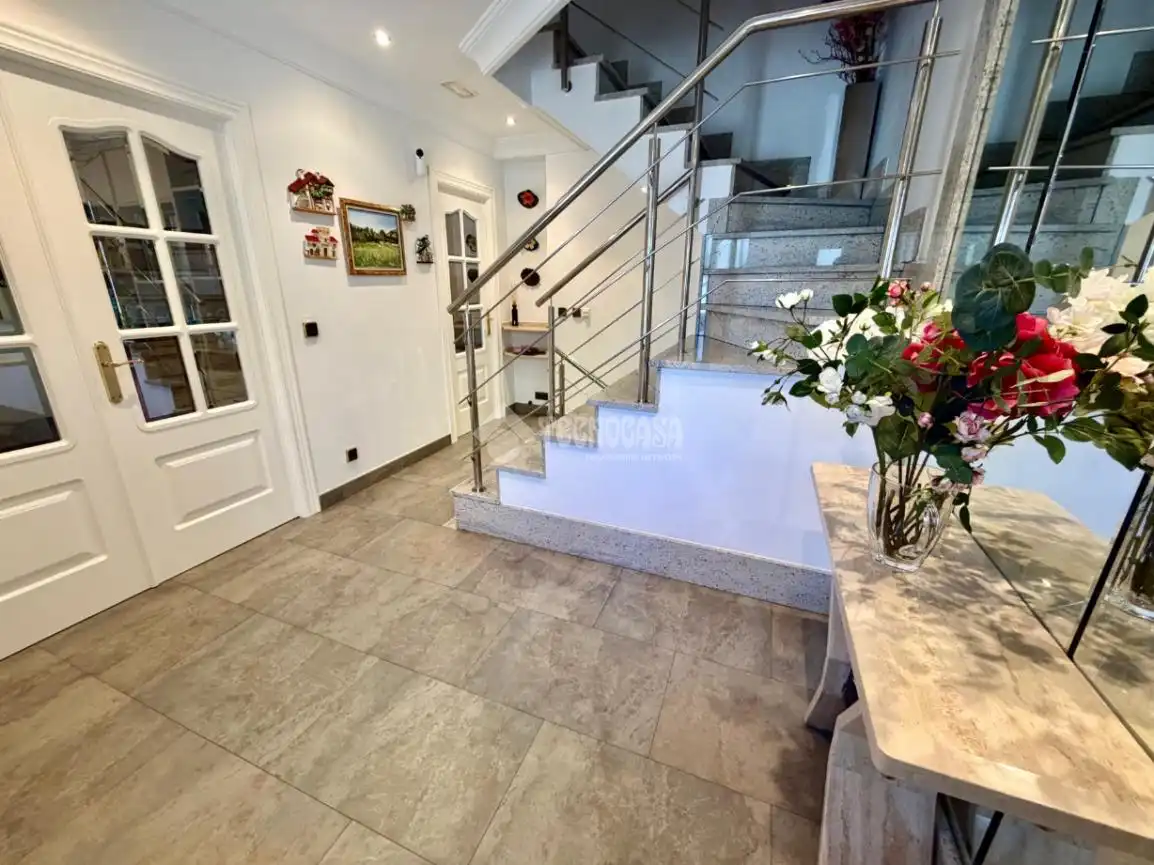 Casa adosada en venta en León Capital  con Parquet, Terraza y Amueblado