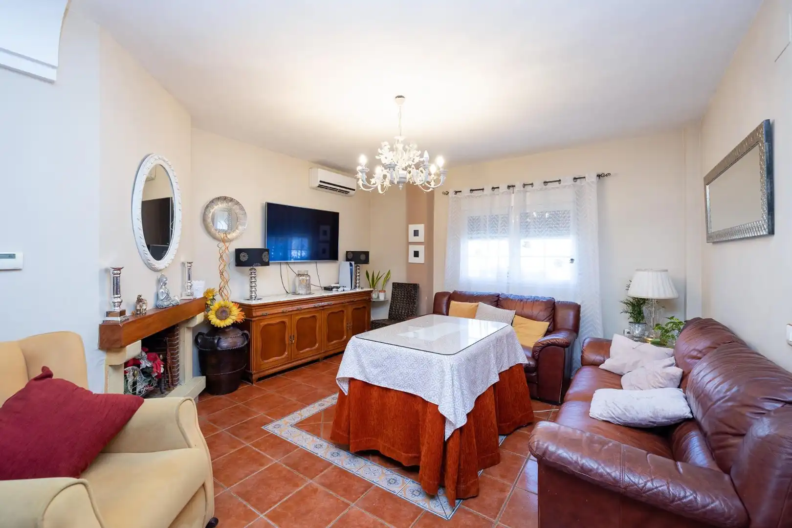 Sala de estar de Casa o chalet en venta en Ogíjares con Aire acondicionado, Calefacción y Terraza