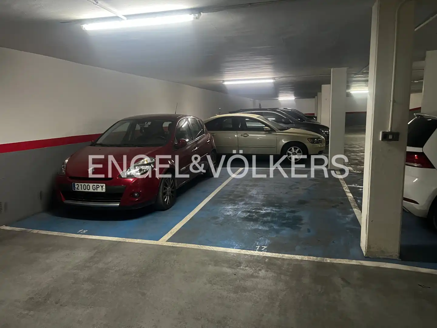 Aparcament de Pis de lloguer en Valencia amb Aire condicionat, Calefacció i Balcó
