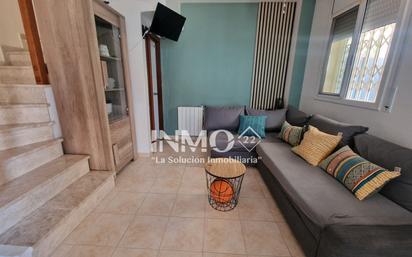 Sala d'estar de Casa adosada en venda en Cambrils amb Terrassa, Moblat i Forn