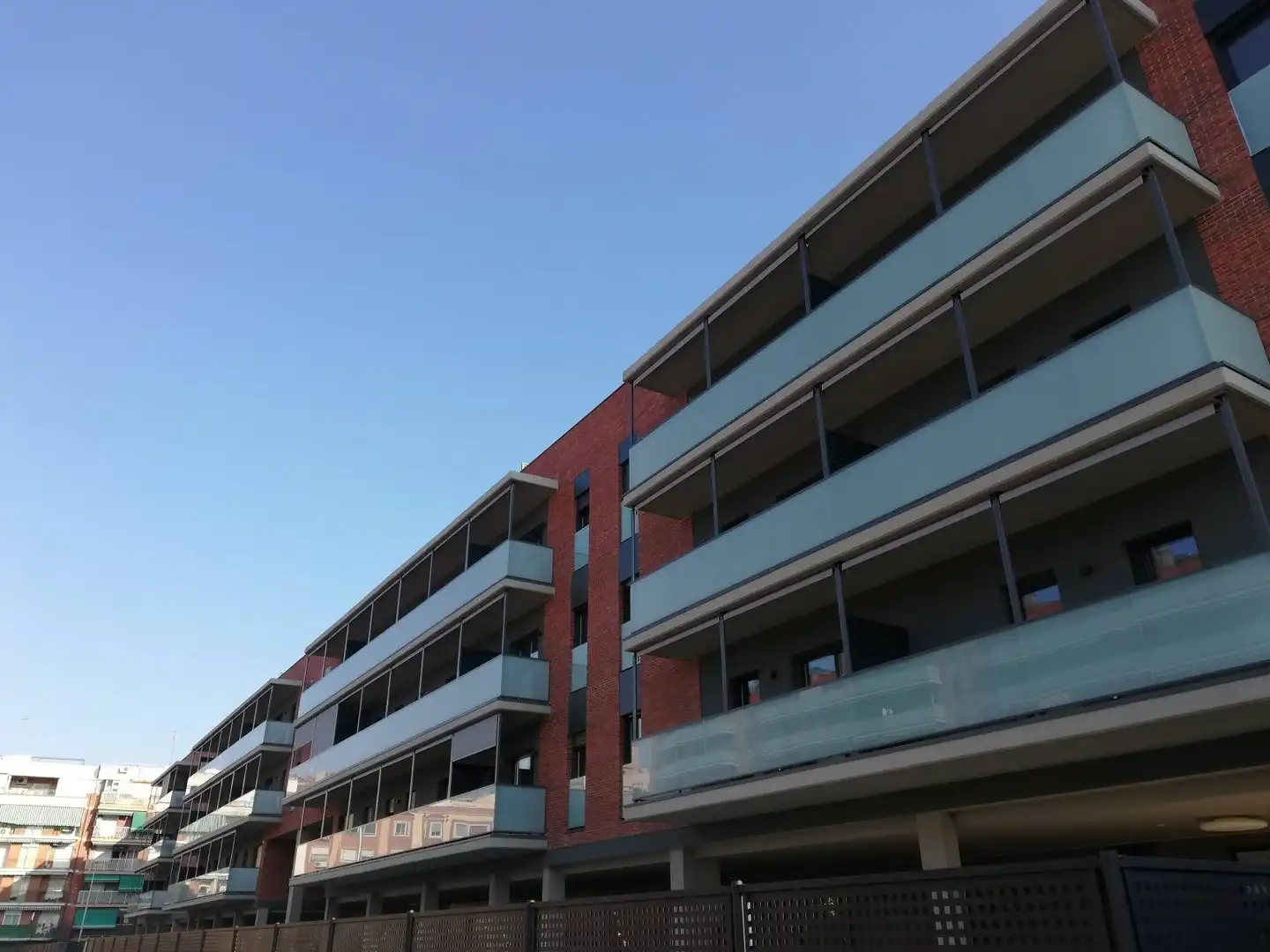 Exterior view of Flat for rent in L'Hospitalet de Llobregat  with Parquet flooring, Balcony and Community pool