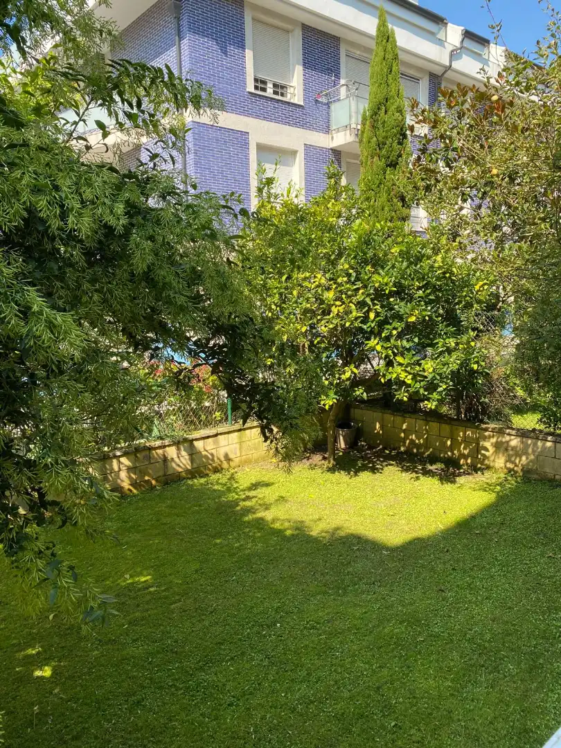 Garten von Einfamilien-Reihenhaus zum Verkauf in Castro-Urdiales mit Heizung, Privatgarten und Parkett