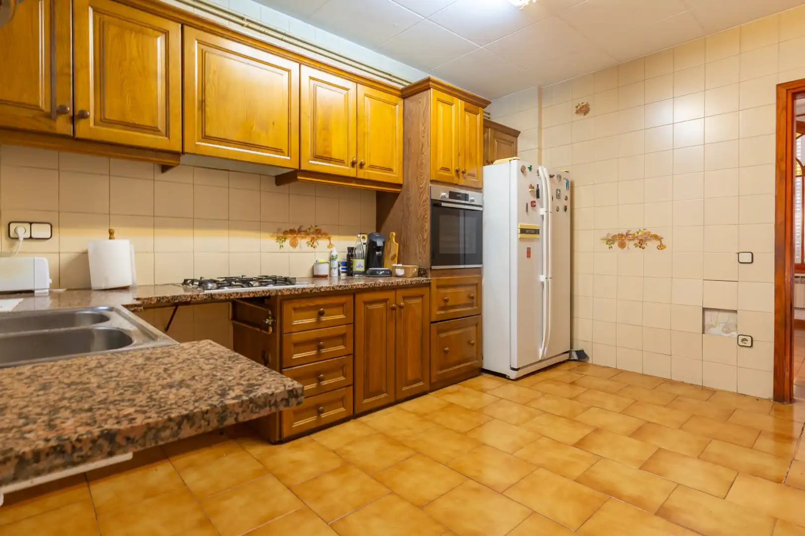 Cocina de Casa adosada en venta en Esplugues de Llobregat con Calefacción, Terraza y Alarma