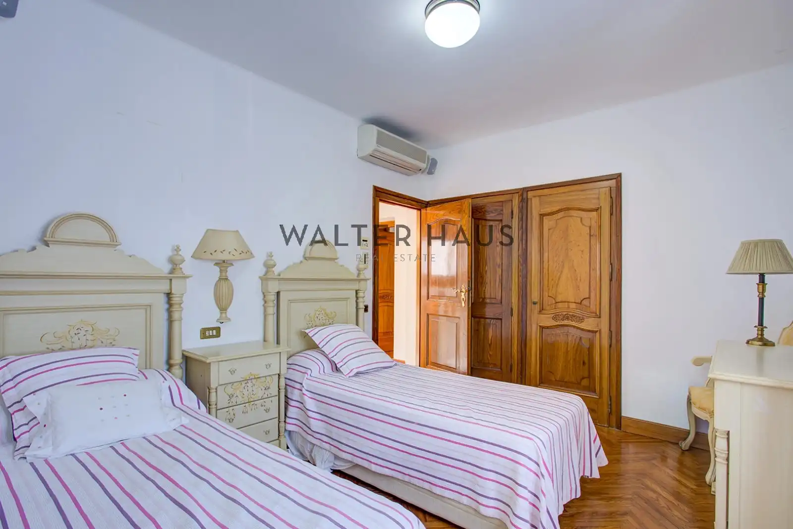 Schlafzimmer von Haus oder Chalet zum Verkauf in Sitges mit Klimaanlage, Heizung und Privatgarten