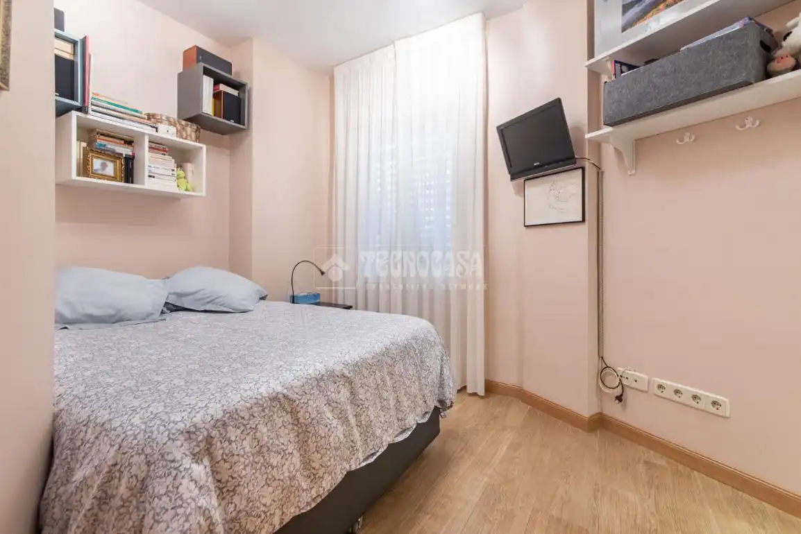 Bedroom of Flat for sale in Madrid  with Air Conditioner, Heating and Parquet flooring