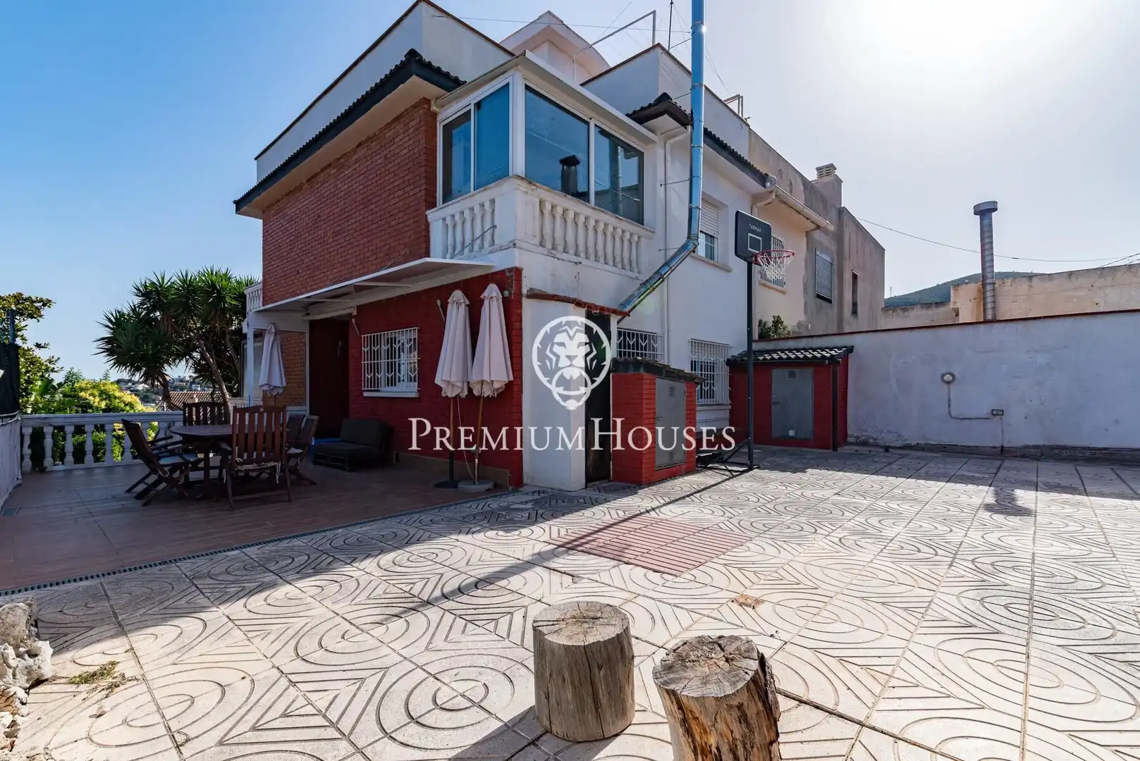 Vista exterior de Casa adosada en venda en Castelldefels amb Aire condicionat, Calefacció i Jardí privat